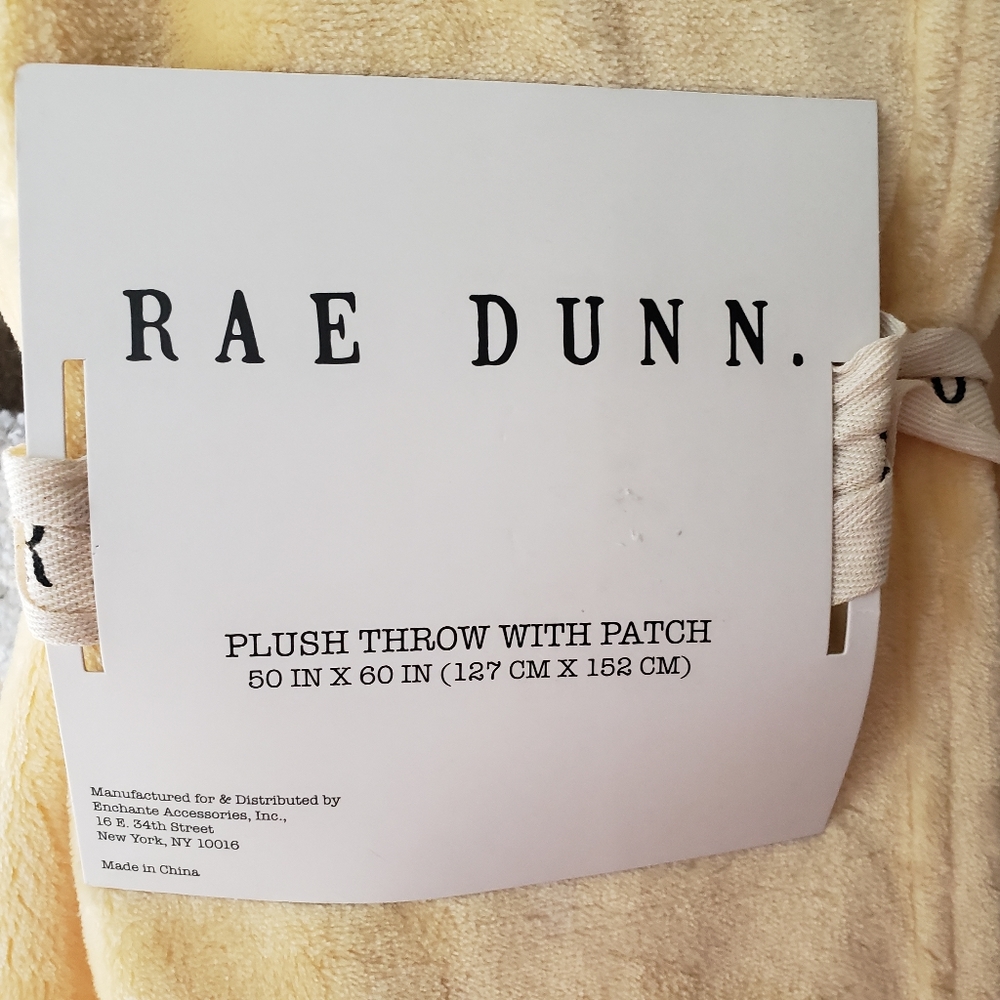 Rae Dunn Queen Bee Plush Blanket Throw 50 x 60 NEW Yellow - Picture 5 of 5